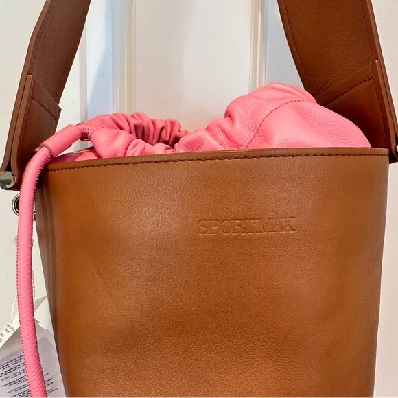 SOLD! Brand New Sportmax Runway Leather Bucket Bag Size: OS all Seasons - Picture 7 of 16